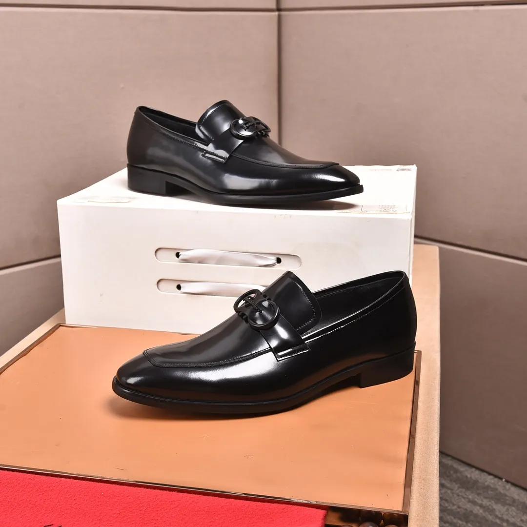 Men's shoes 💰540📛📛 (water-dyed cow lining) Salvatore Ferragamo high-end (Salvatore Ferragamo) is the world's top luxury footwear brand, coming from the fashion kingdom of Italy. It is famous all over the world for its traditional handmade design and novel styles... 🚶🏻🚶🏻New suit shoes are available simultaneously at the counter. This model is made of pure handmade imported Italian calfskin ➕soft water-dyed cowhide lining Original authentic outsole🌀🌀Size: 38➖44.